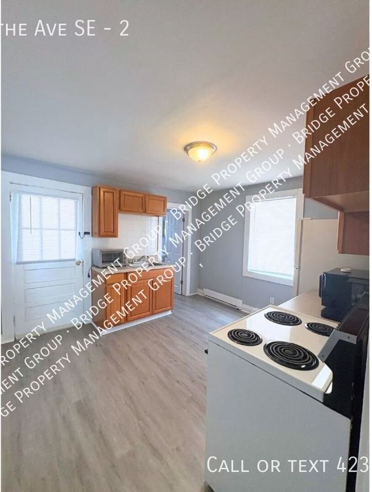 1290 Blythe Ave Se #2 - Photo 3 of 10