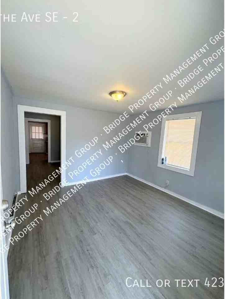 1290 Blythe Ave Se #2 - Photo 5 of 10