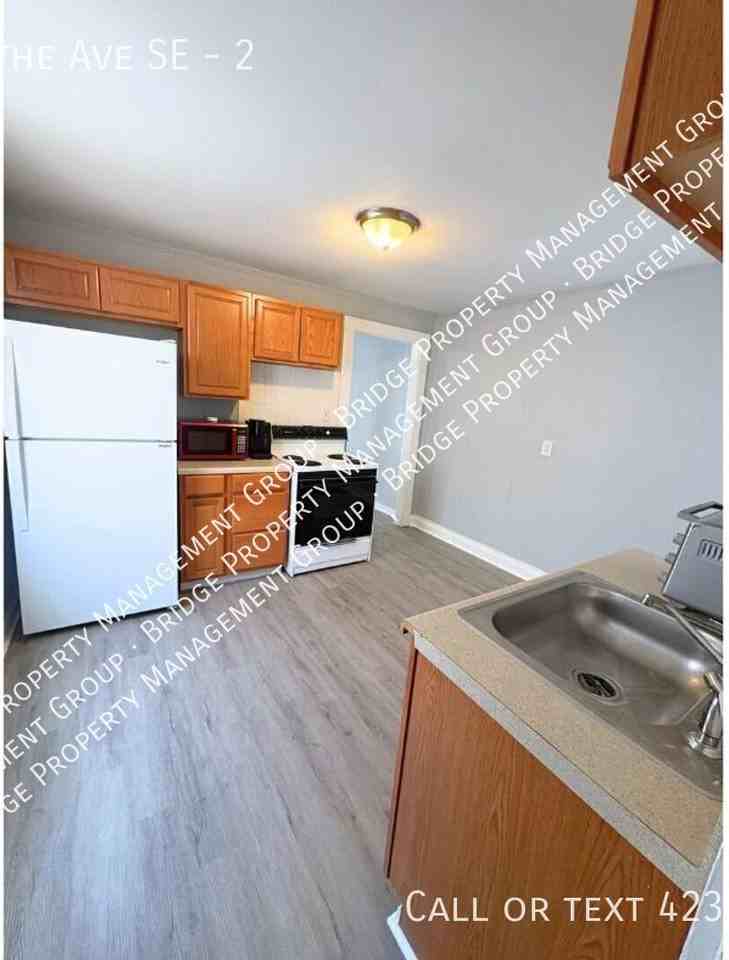 1290 Blythe Ave Se #2 - Photo 6 of 10