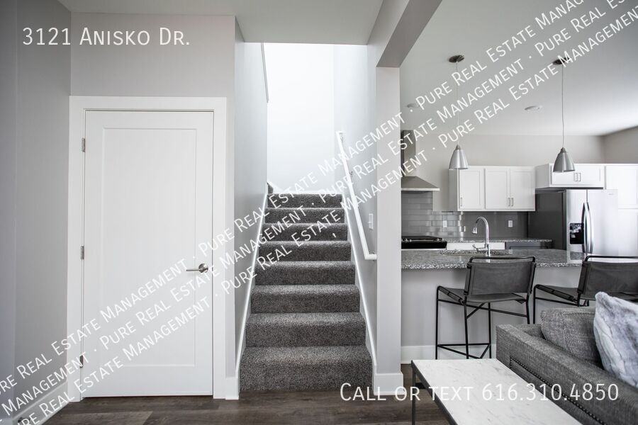 3121 Anisko Dr - Photo 4 of 20