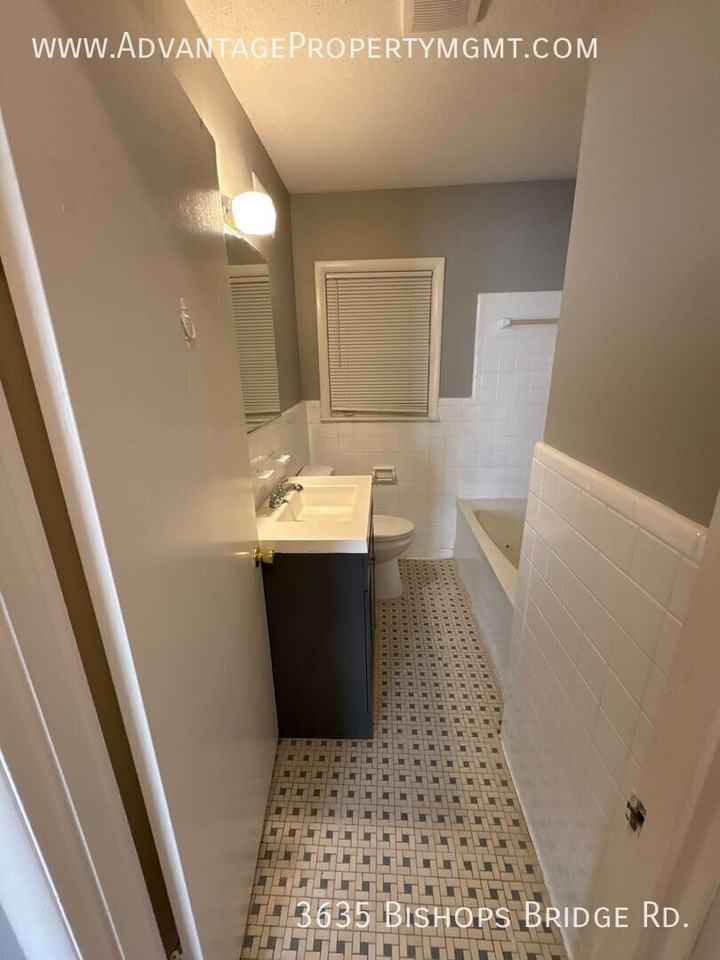 3635 Bishops Bridge Rd - Photo 7 of 23