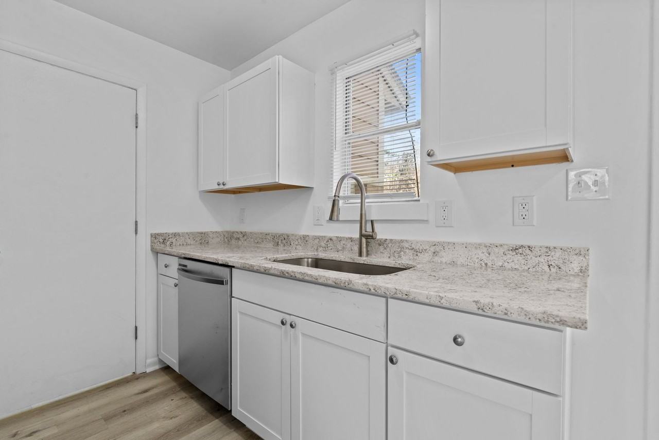 608 Hilltop Dr - Photo 2 of 13