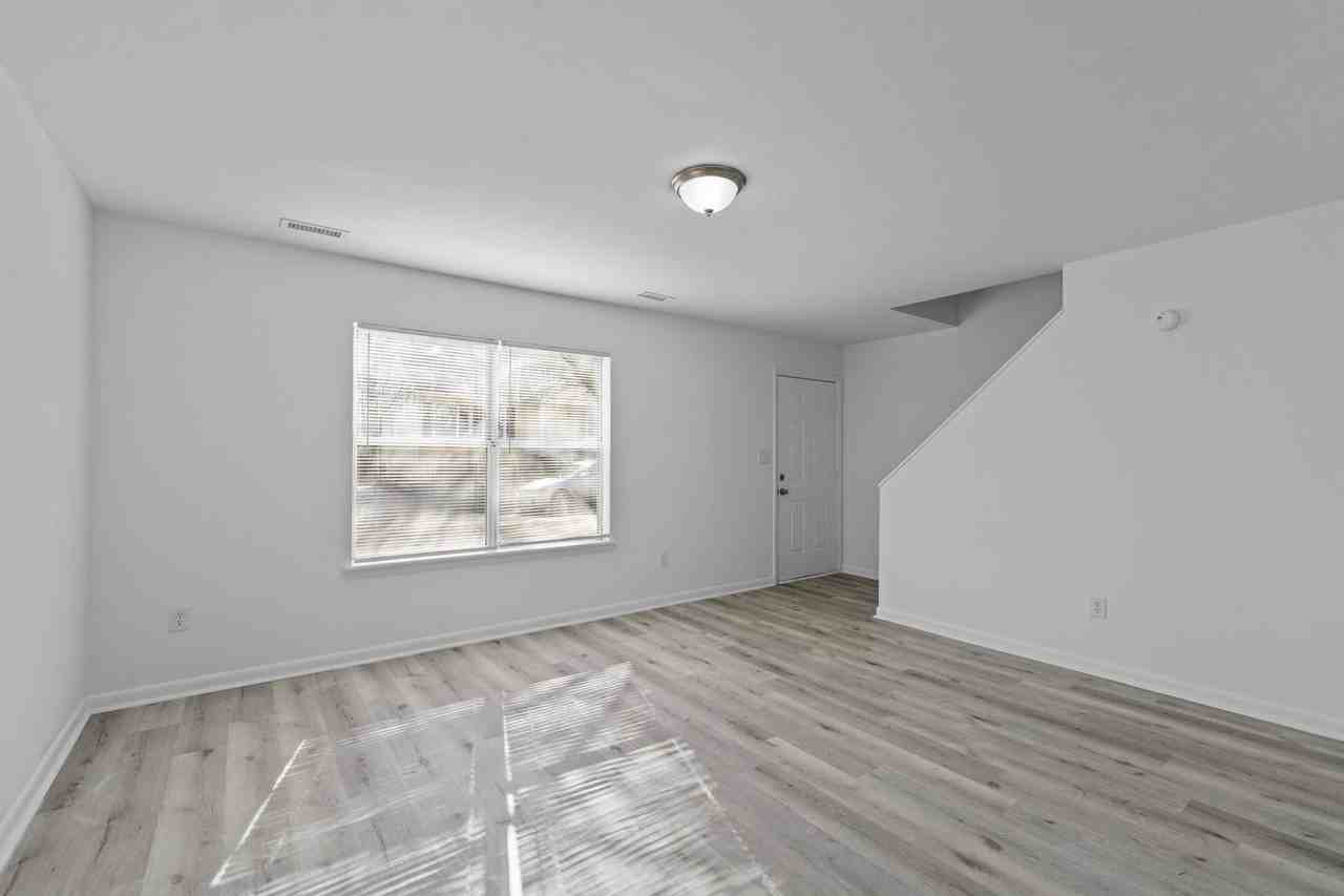 608 Hilltop Dr - Photo 4 of 13