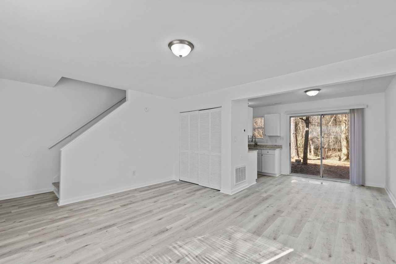 608 Hilltop Dr - Photo 5 of 13