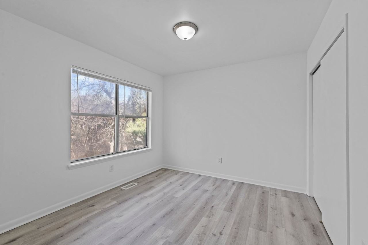 608 Hilltop Dr - Photo 6 of 13