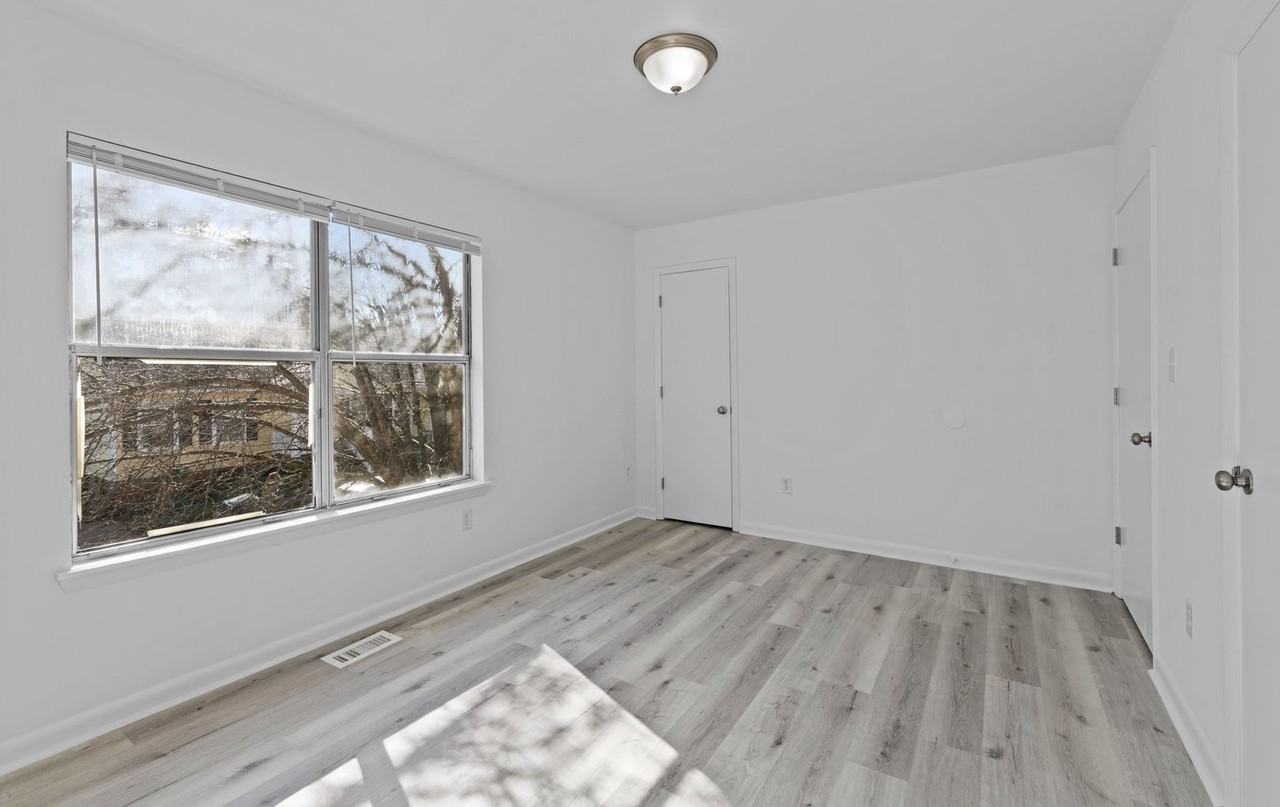 608 Hilltop Dr - Photo 7 of 13