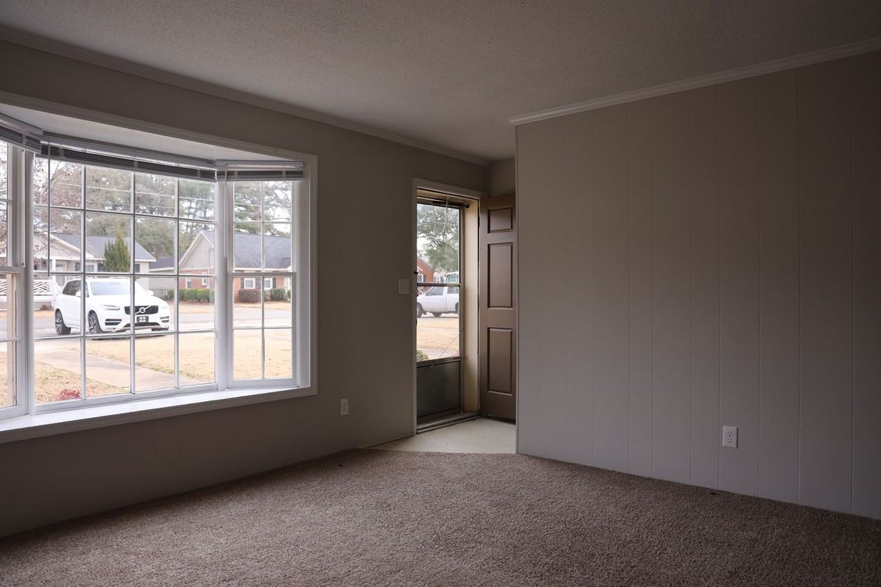 506 S Vermont St - Photo 3 of 13