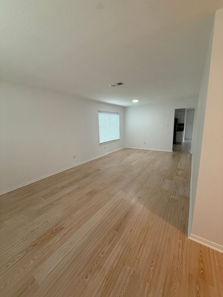 2722 Springstone Dr - Photo 5 of 32