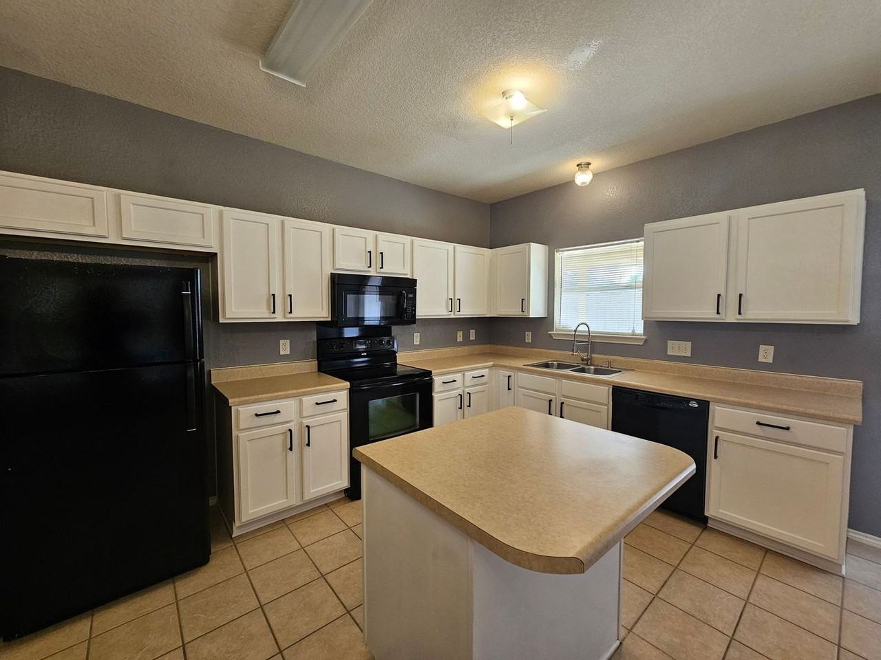 4600 Sydney Harbour Ct - Photo 7 of 29