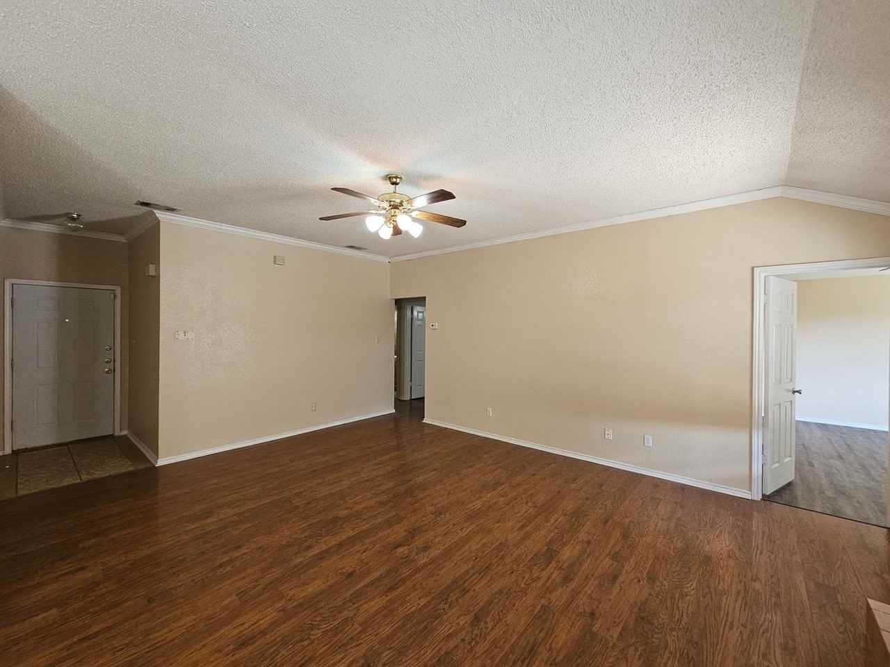 4705 Colby Dr - Photo 4 of 21