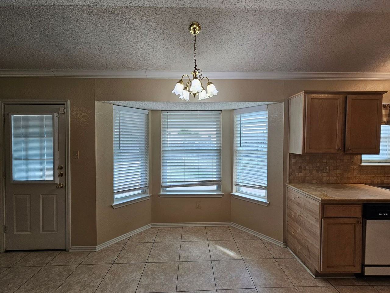 4705 Colby Dr - Photo 5 of 21