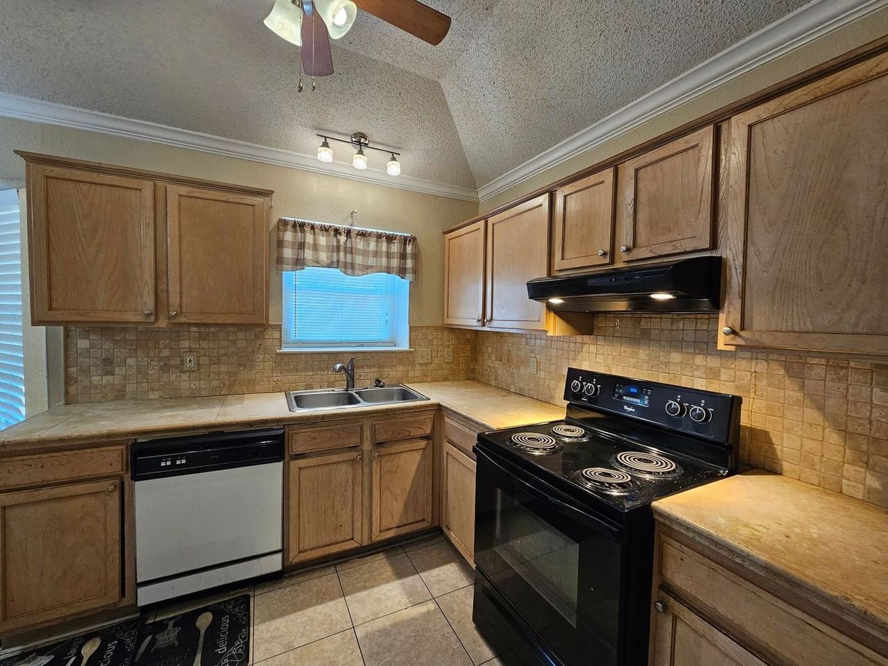 4705 Colby Dr - Photo 7 of 21