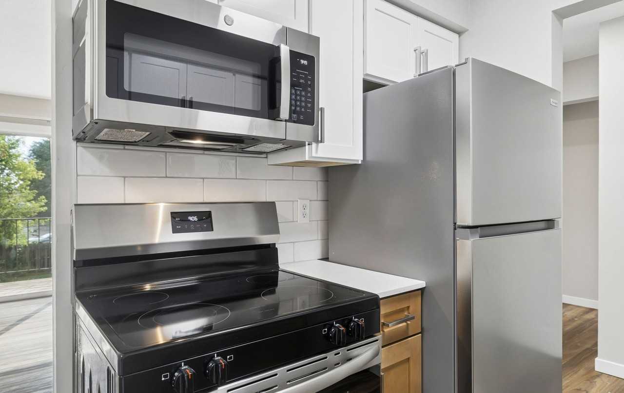 1325 Jersey Ave - Photo 3 of 15