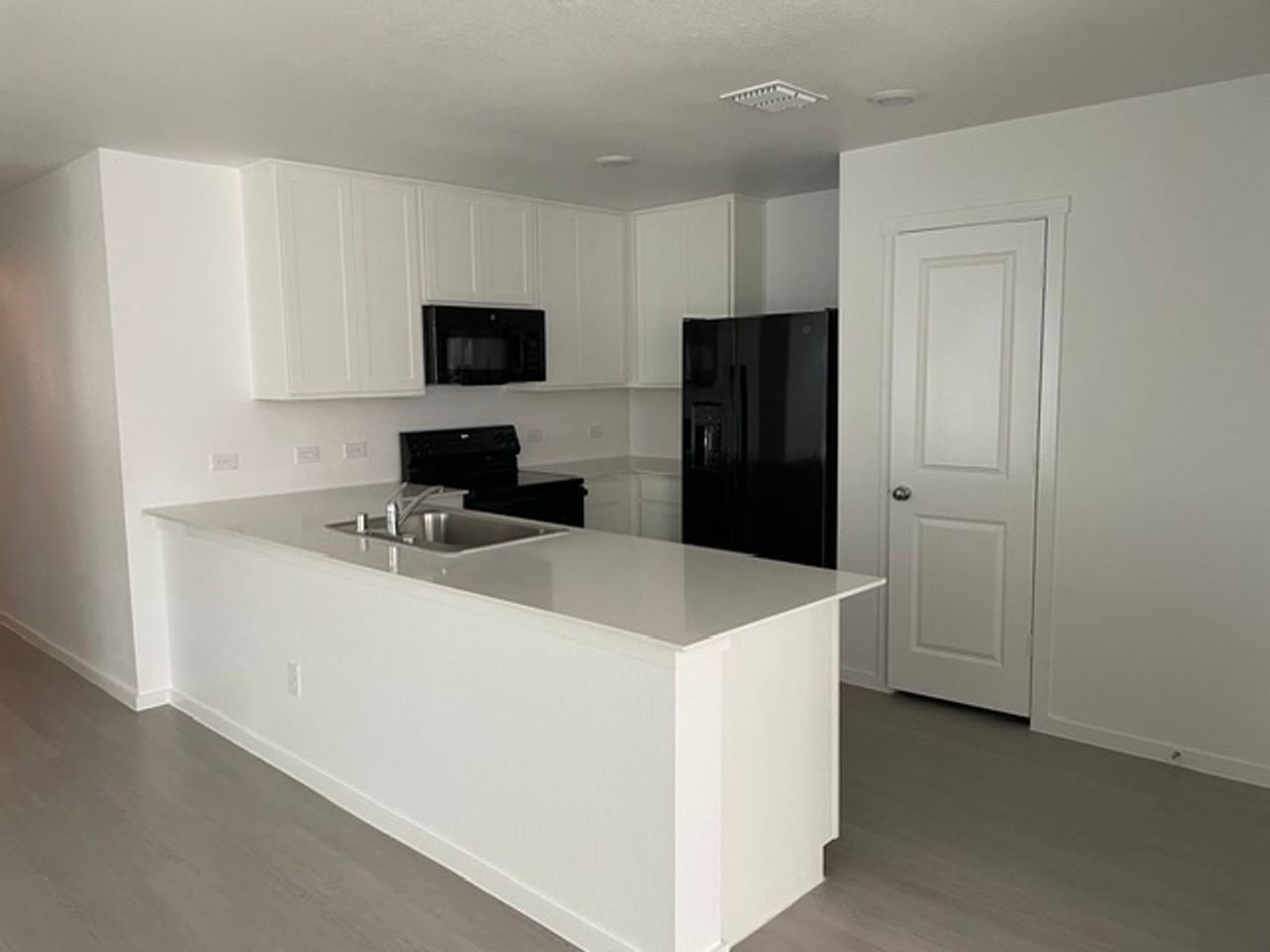 10025 Southwest Dr - Photo 4 of 14