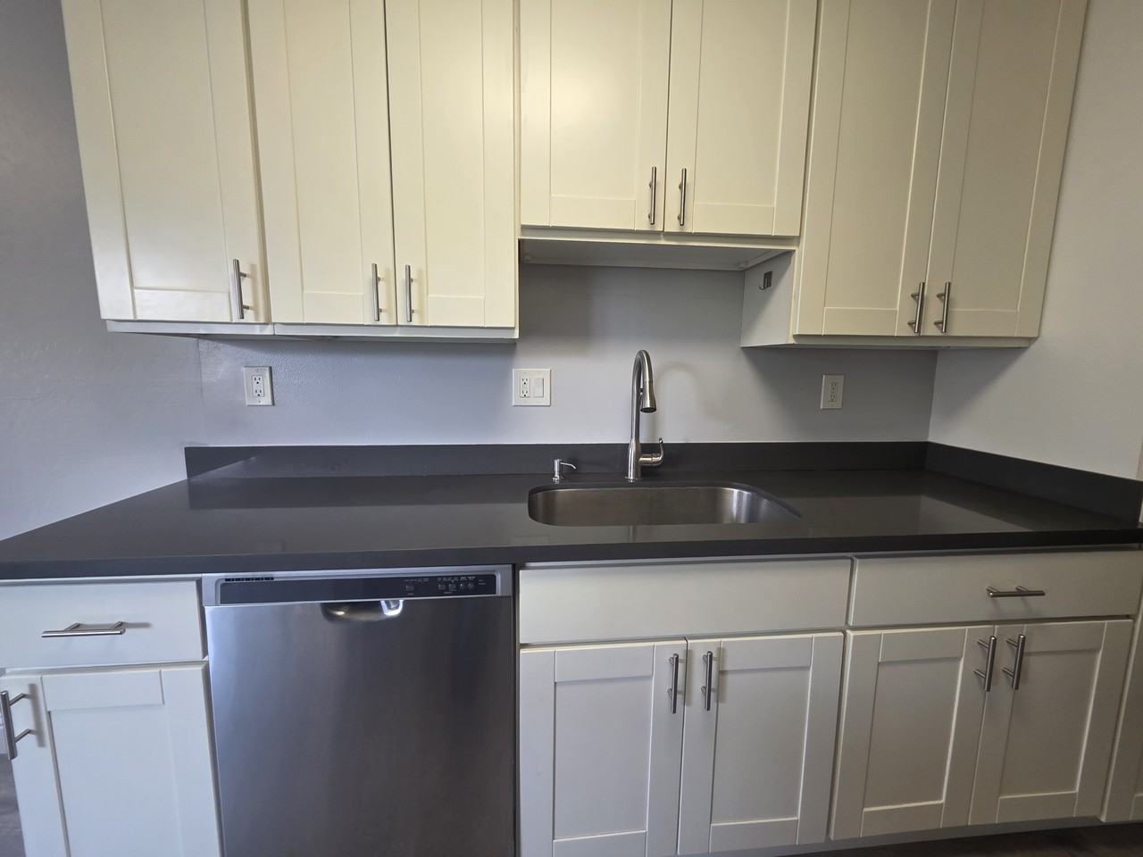 131 Elm Street - Photo 5 of 11