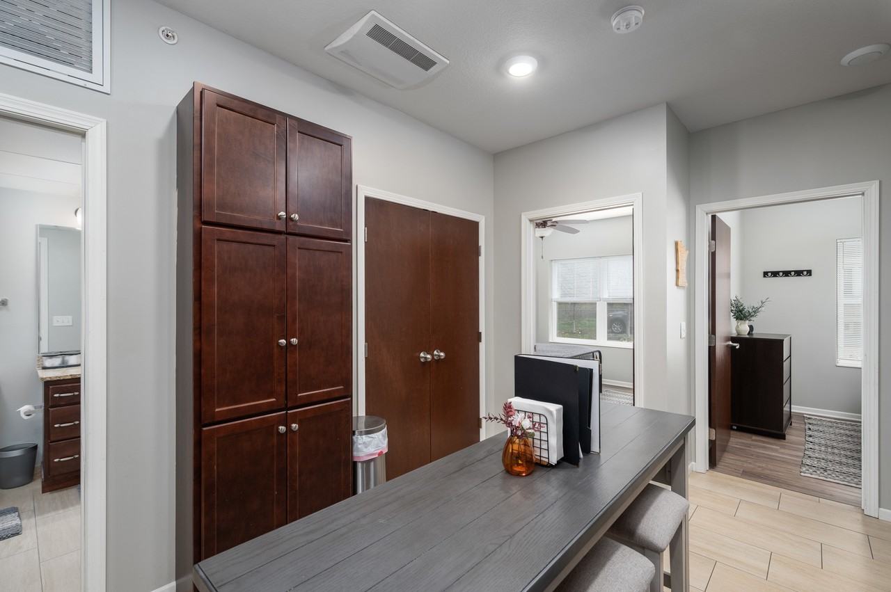 Oliver 807 1st Street Southwest - Photo 4 of 36