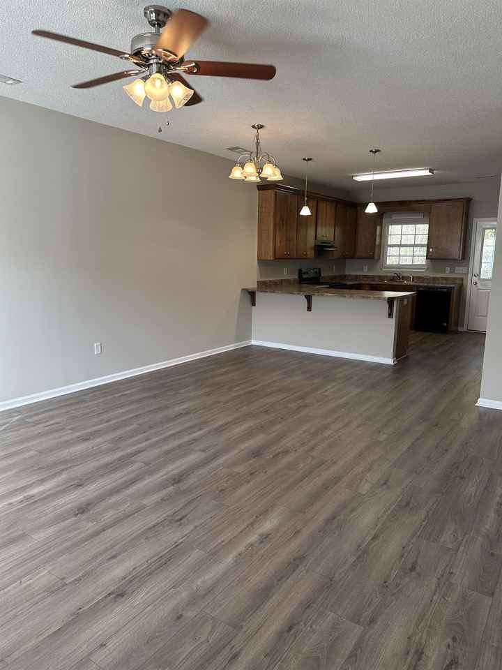 Creekside Villas - Photo 7 of 29