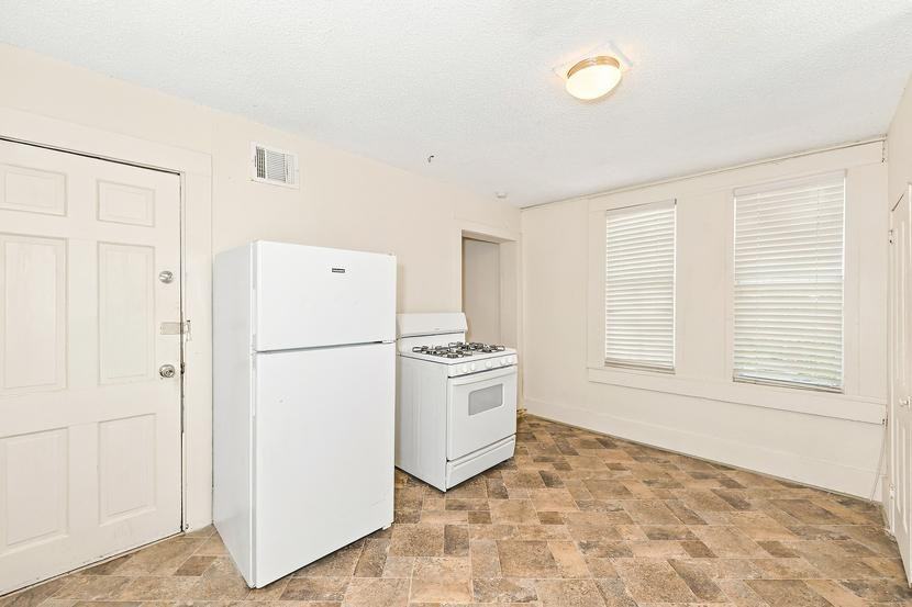 W Gandy St - Photo 4 of 8
