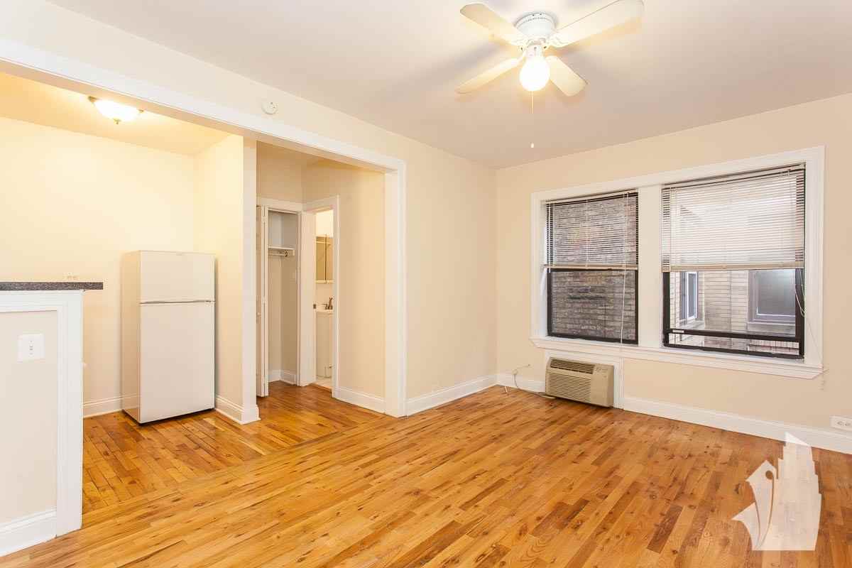 837 W Wolfram St #302 - Photo 5 of 8