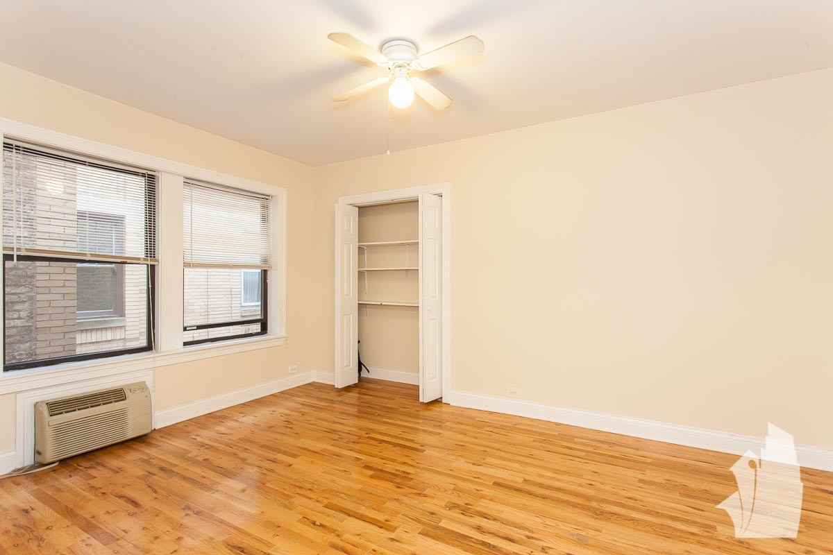 837 W Wolfram St #302 - Photo 6 of 8