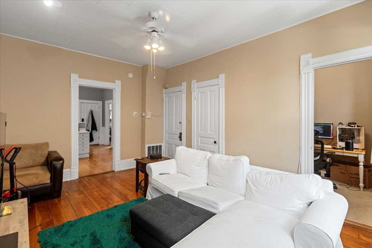 1421 W Fletcher St #2F - Photo 5 of 11