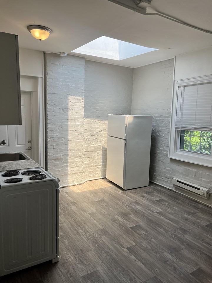 322-24 Newstead Avenue - Photo 7 of 12