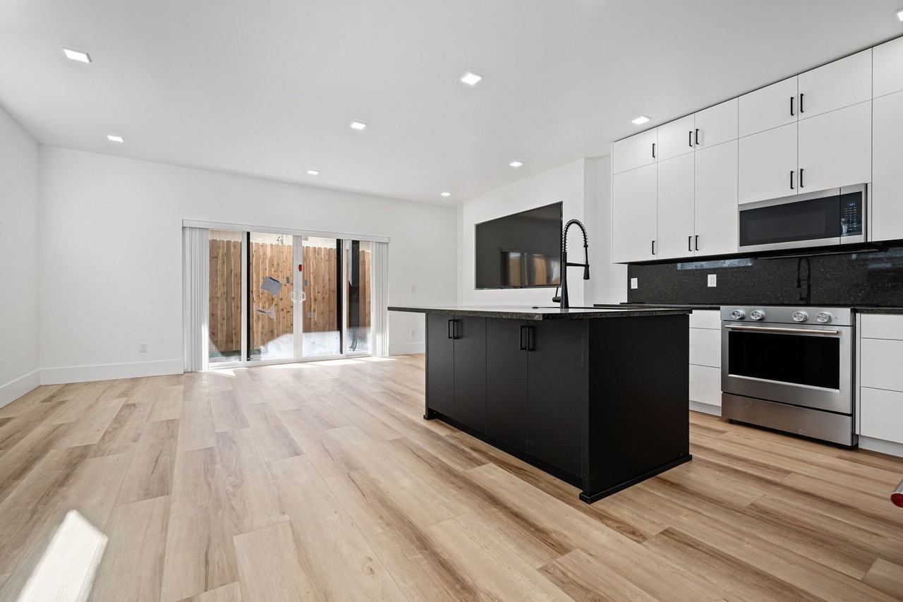 1592 Walnut Alley - Photo 4 of 10