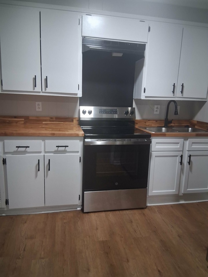 254 Lake Dr Unit 1 - Photo 3 of 12