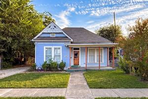 featured image of 220 Leigh St