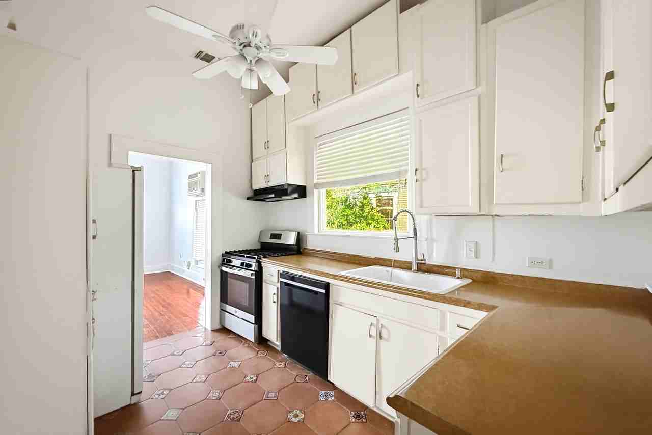 220 Leigh Street - Photo 6 of 19