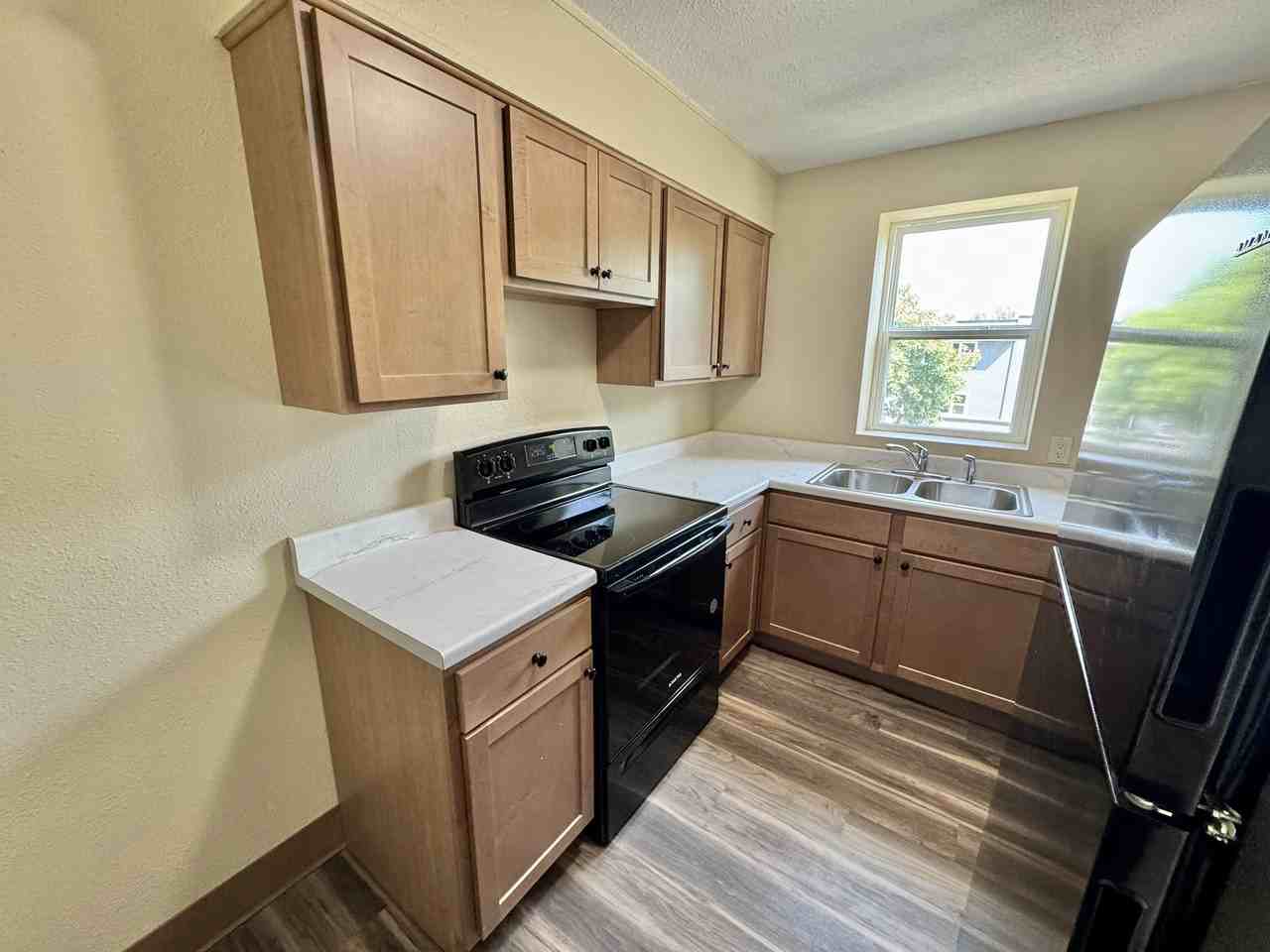 10 9th Avenue Northeast - Photo 2 of 16