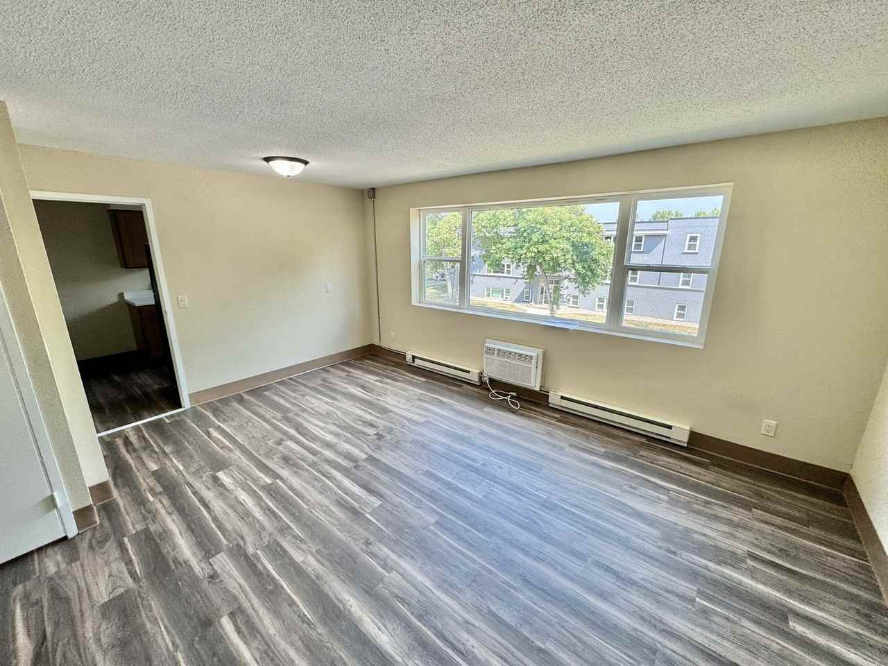 10 9th Avenue Northeast - Photo 3 of 16