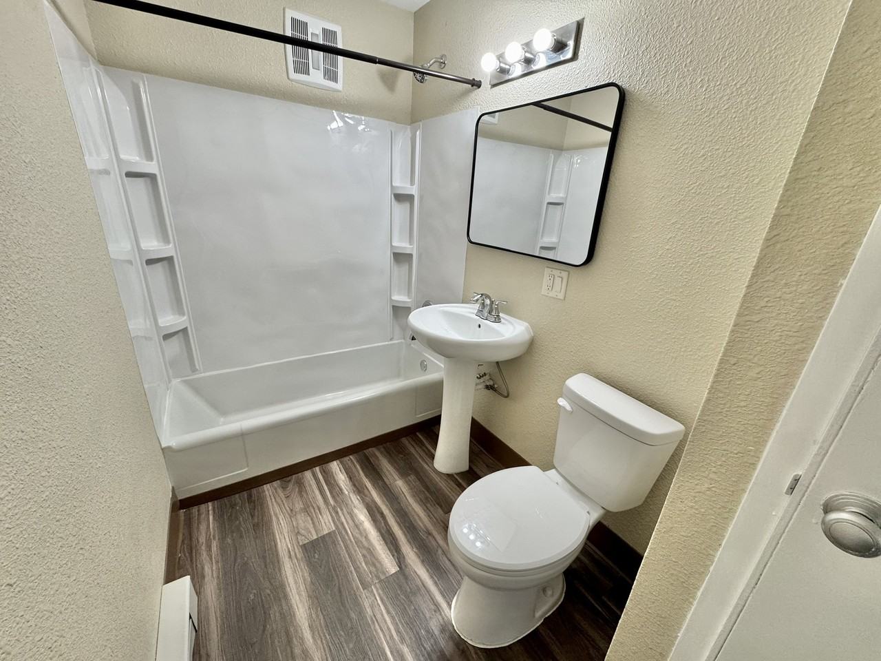 10 9th Avenue Northeast - Photo 5 of 16