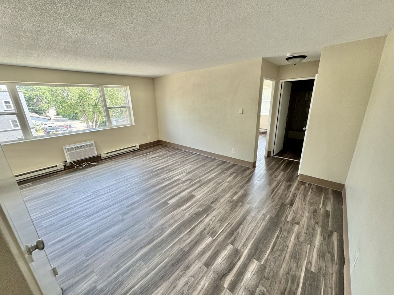 10 9th Avenue Northeast - Photo 7 of 16