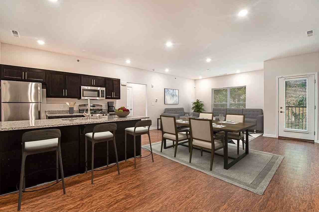 1006 S Indiana Ave #204 - Photo 7 of 13