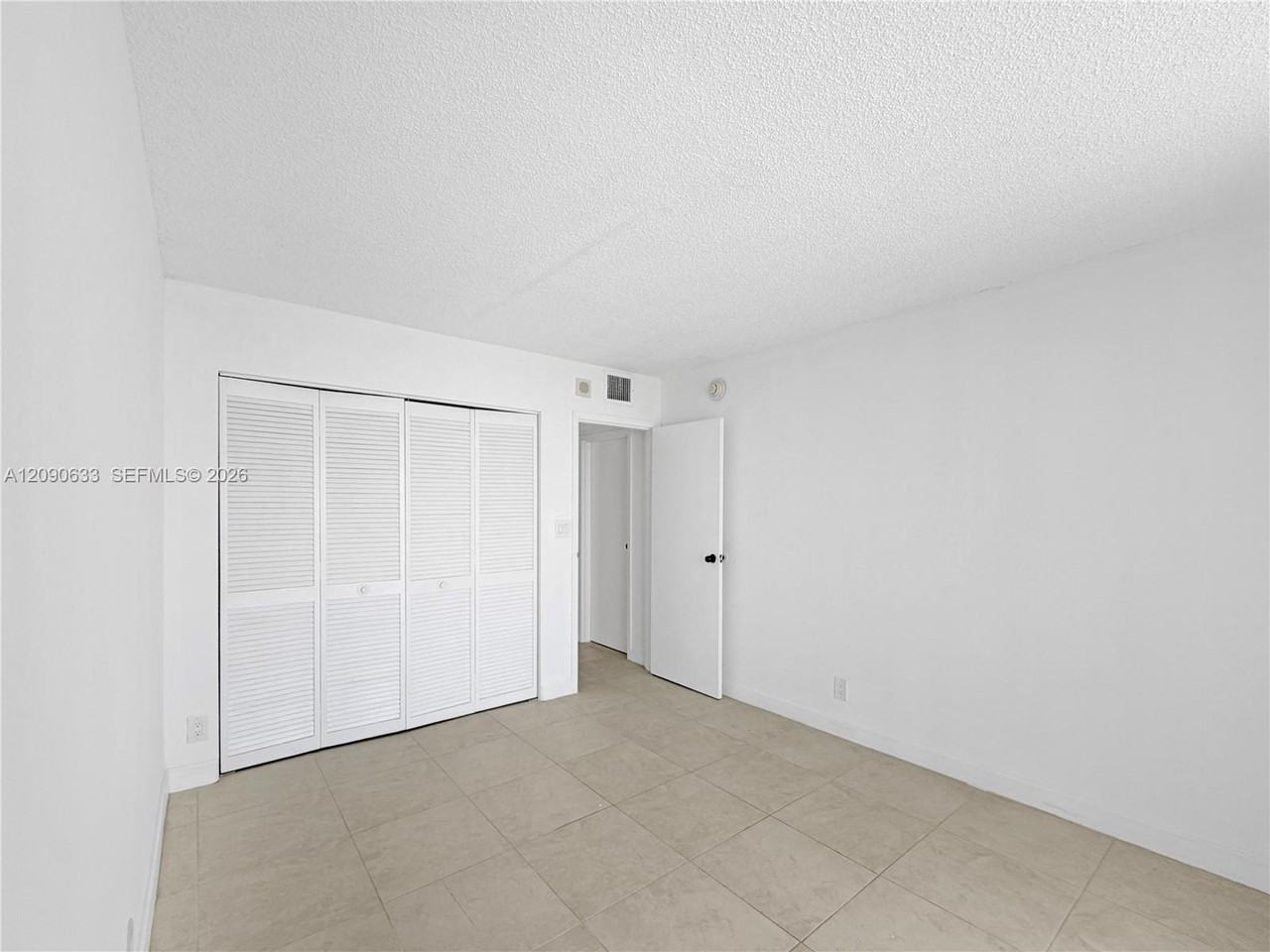 3050 Ne 16th Ave #3050-1 - Photo 4 of 8