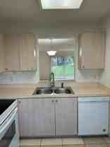 811 Ne 14th Pl #811A - Photo 1 of 1