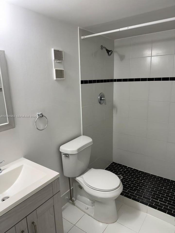811 Ne 14th Pl #811A - Photo 7 of 8