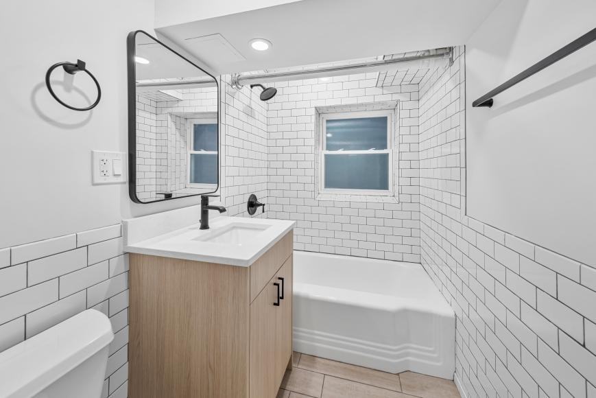 5627 N Wayne Ave - Photo 7 of 10