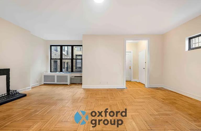 170 E 83rd St - Photo 2 of 10