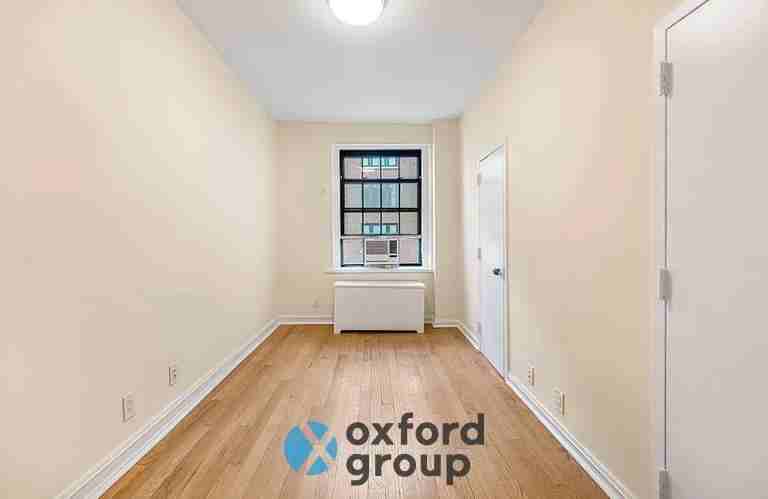 170 E 83rd St - Photo 6 of 10