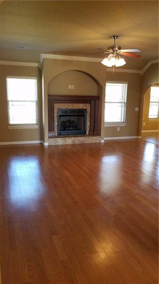 1909 Sw Sequoia St - Photo 6 of 21