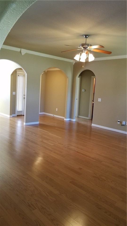 1909 Sw Sequoia St - Photo 7 of 21