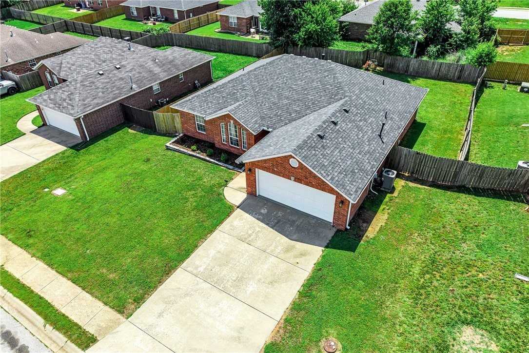 511 Dewberry Ln - Photo 4 of 25