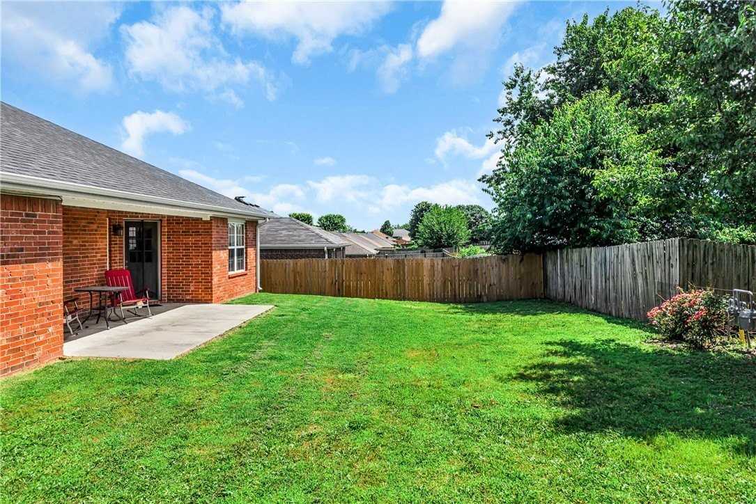 511 Dewberry Ln - Photo 7 of 25