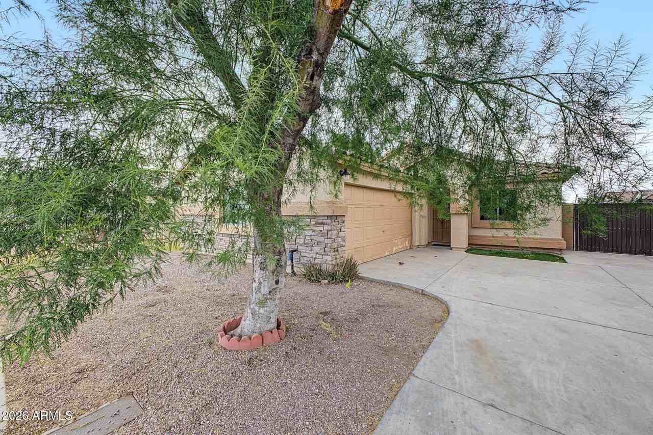 3015 N 84th Dr - Photo 3 of 33