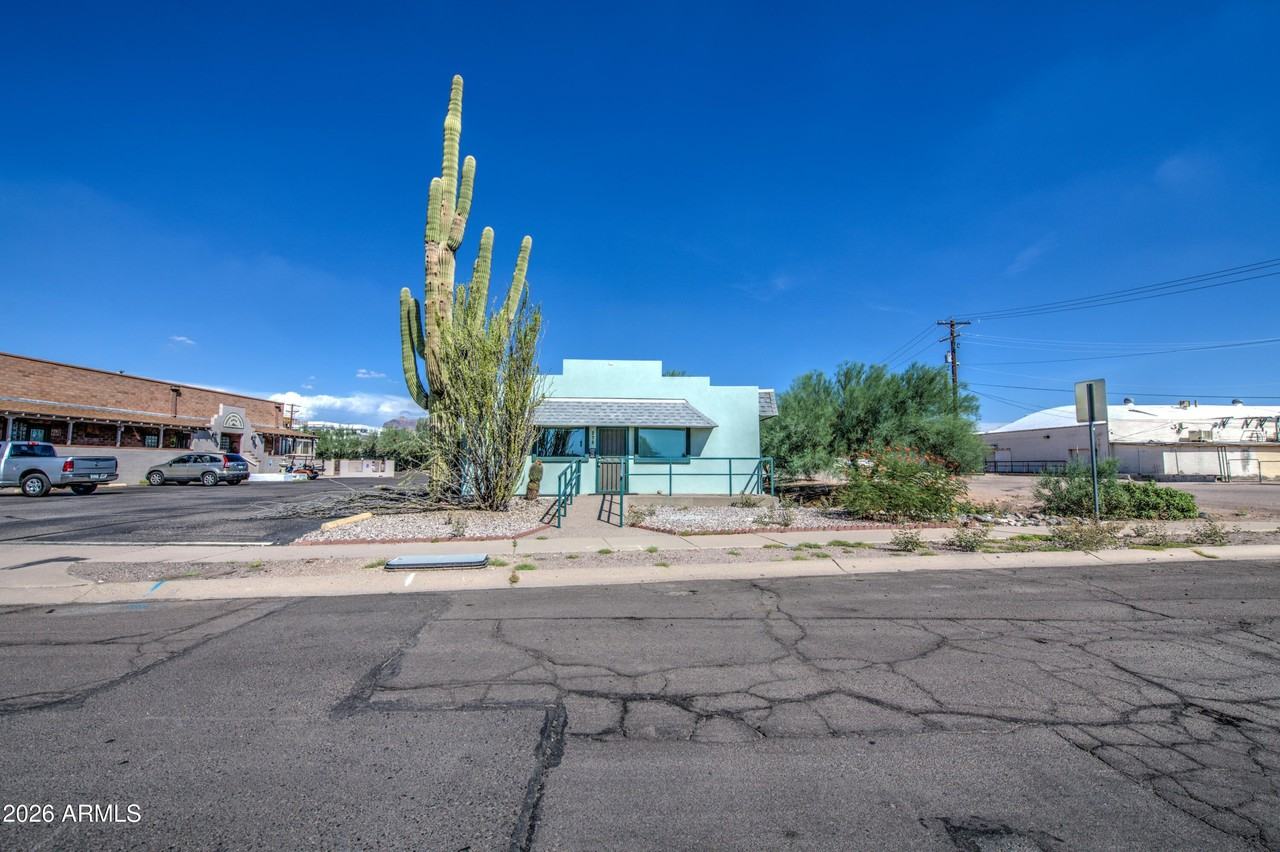 275 N Plaza Dr