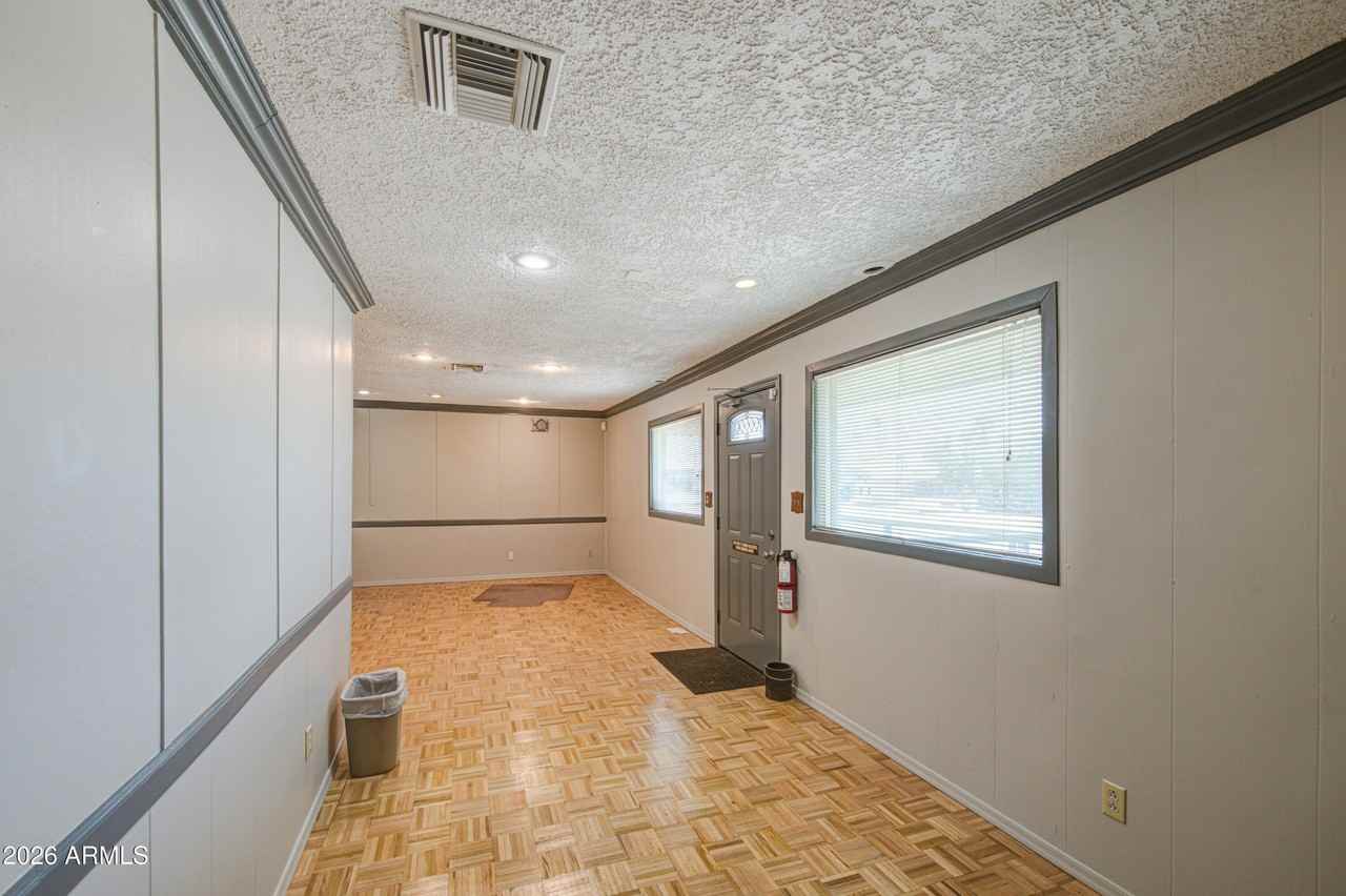 275 N Plaza Dr - Photo 4 of 22