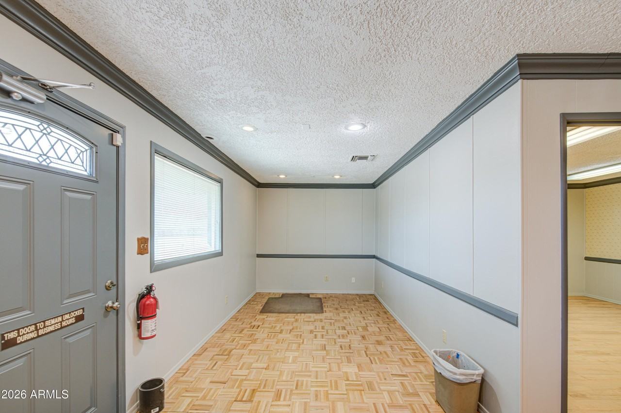 275 N Plaza Dr - Photo 5 of 22