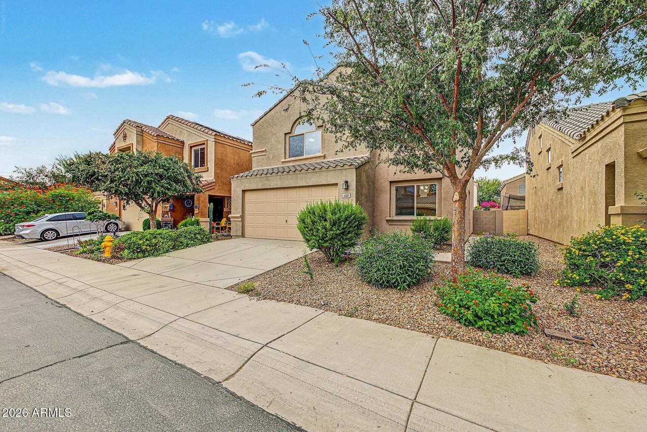 6135 E Paradise Ln - Photo 3 of 43